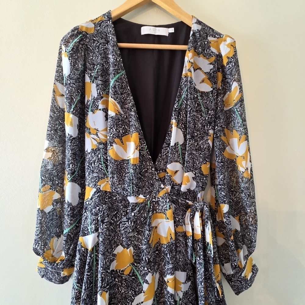 Anthropologie ASTR the label Women's Floral Garden Aja Mini Wrap Dress Sz Small - Picture 8 of 16